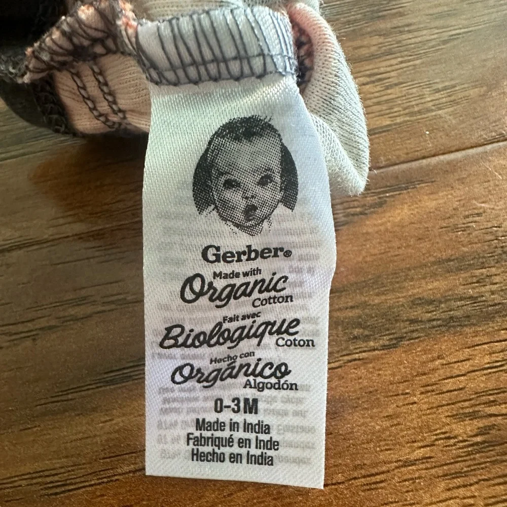 NWOT 8 pairs of no-scratch baby hand covers/mittens